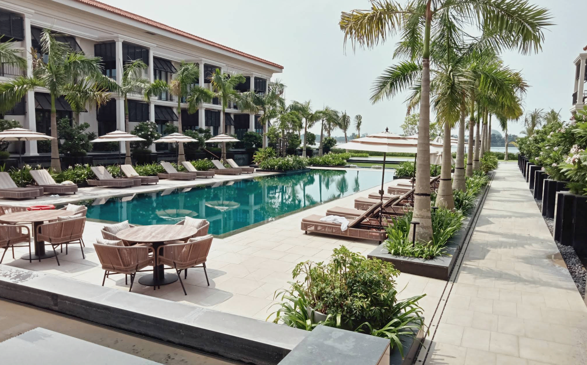 Taj City Centre poolside gardens